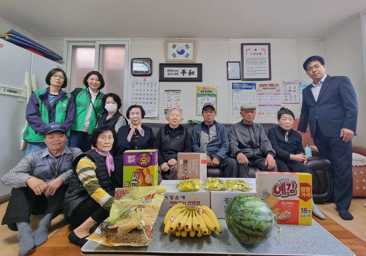 구갈동 새마을부녀회, 제53회 어버이날 음식꾸러미 전달이미지2