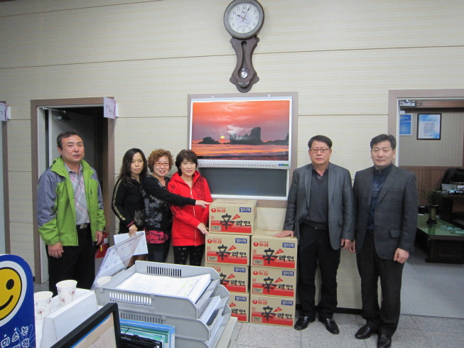 상하동 주민자치센터 에어로빅팀 사랑의 열차 이어달리기 기부 사진