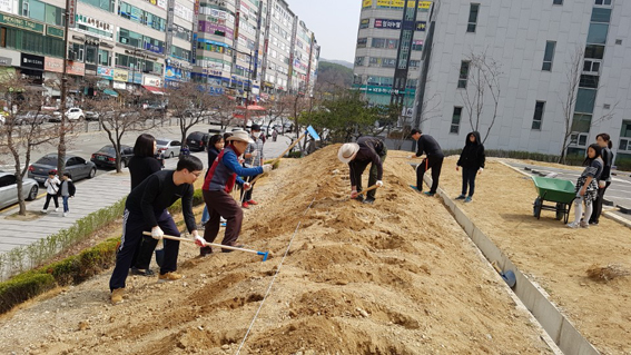 무궁화나무 심기 및 돌고르기 행사 사진