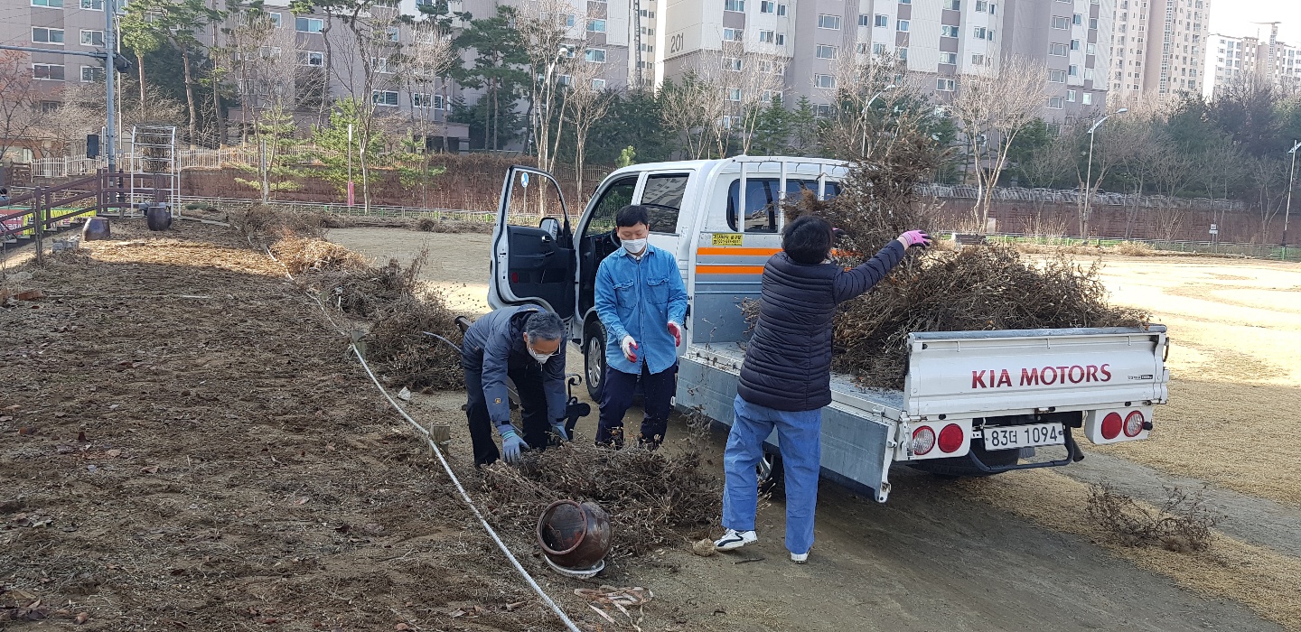 군락정원 잡초제거 사진